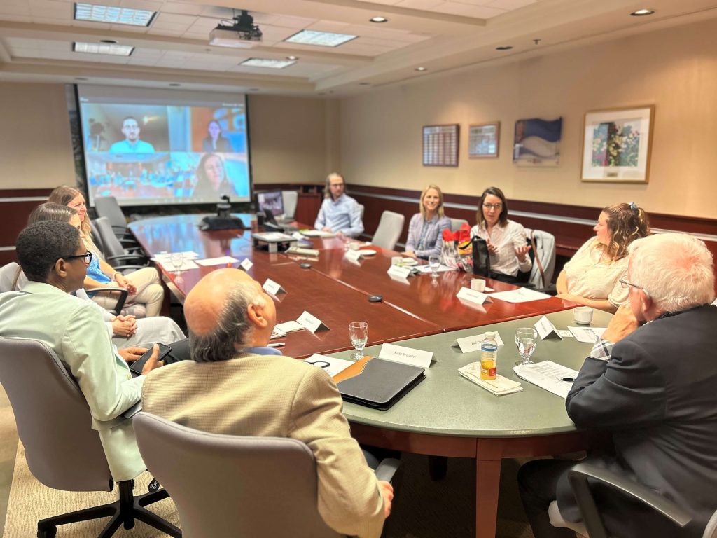 Table ronde entre les boursières et les boursiers et le directeur général de la Fondation Famille Choquette.