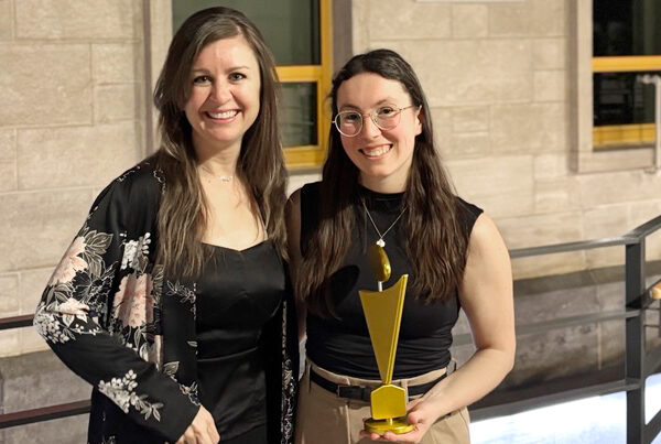 Marilaine Gagné, conseillère en communication à la DPRD et Élise Thiboutot, étudiante à la faculté de médecine de l'Université Laval